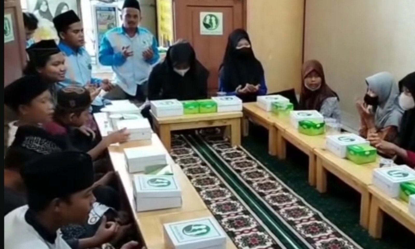 Rutinitas Kegiatan Berbagi Nasi Box,Dzikir, & Do’a bersama Yatim,Jum’at 22 Oktober 2021