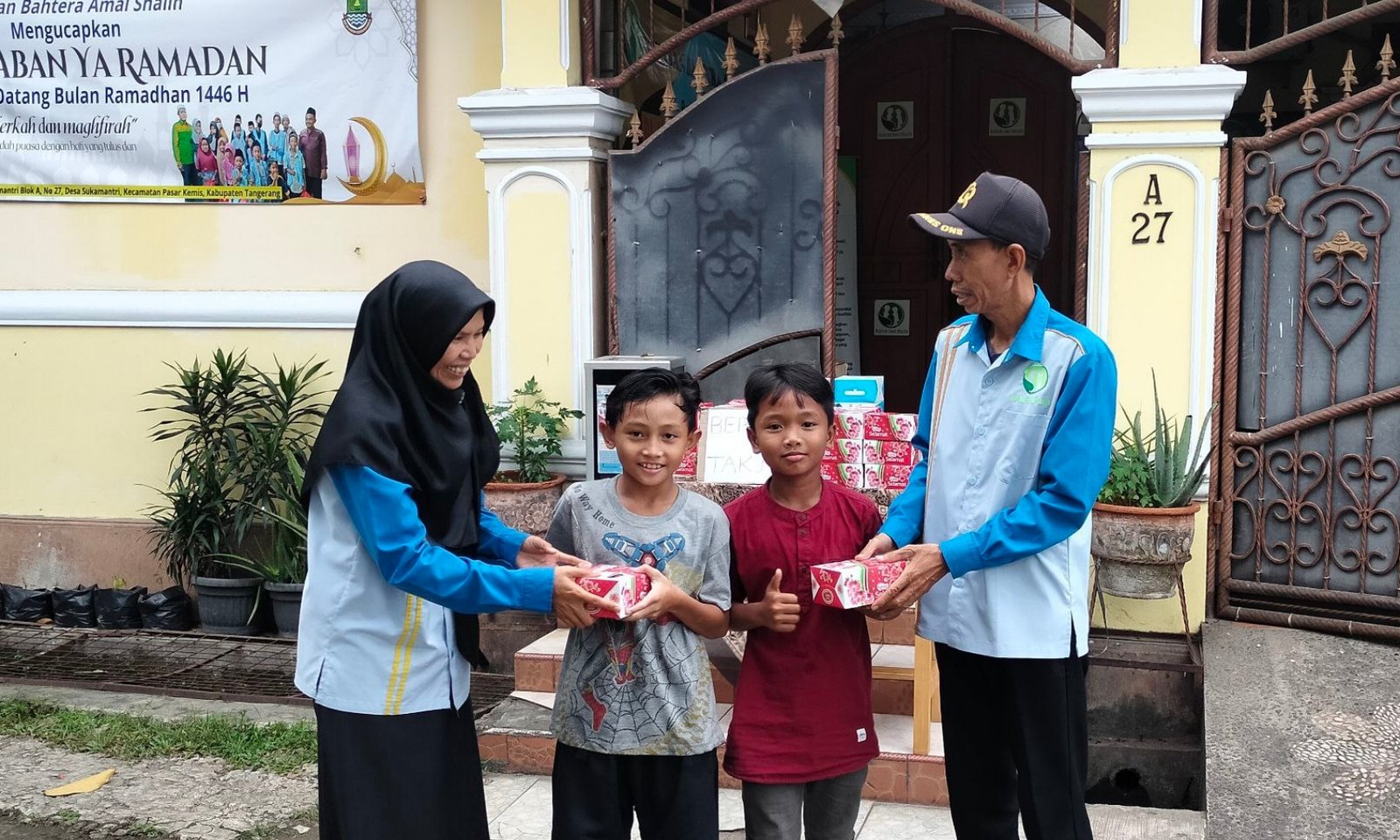 Berbagi Takjil Buka Puasa Ramadhan, Tradisi Kebaikan Yayasan Bahtera Amal Shalih